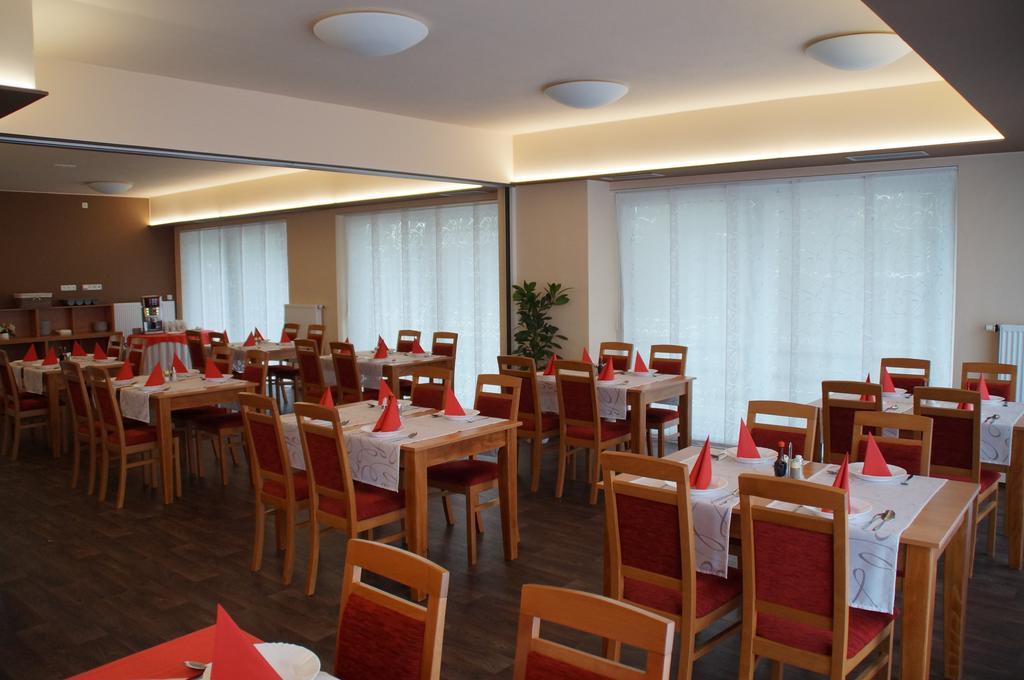 Hotel Krystal Hodonín Exterior foto
